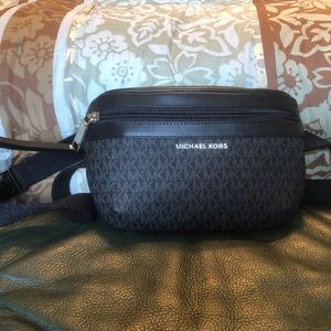 Micheal Kors Leather Belt bag